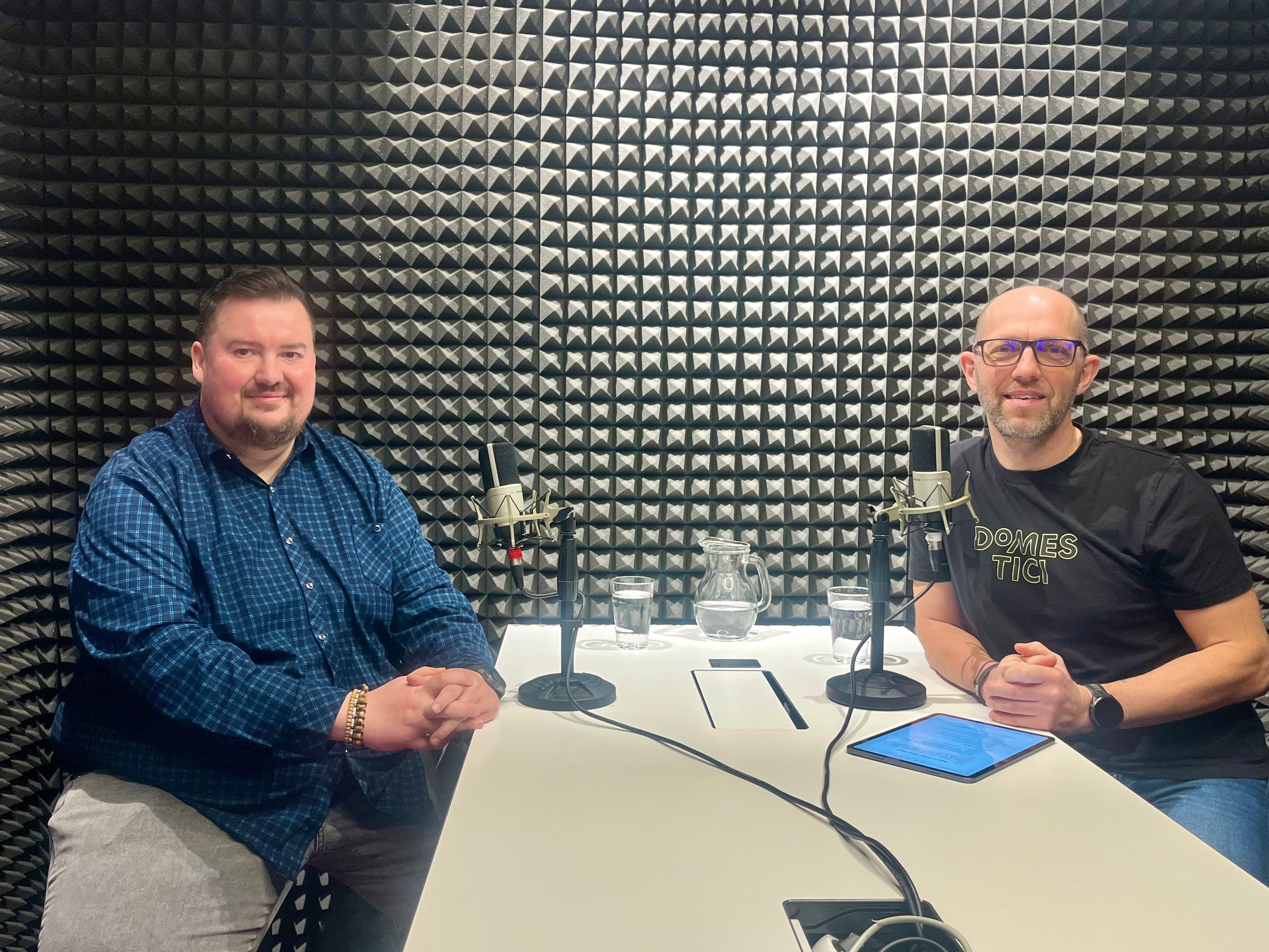 24 — „Každý příběh v nás zanechá stopu." Host: Miroslav Prchal
